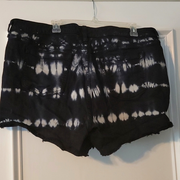[*3 Items For $20 In Bundle*] Torrid denim shorts - Picture 4 of 4